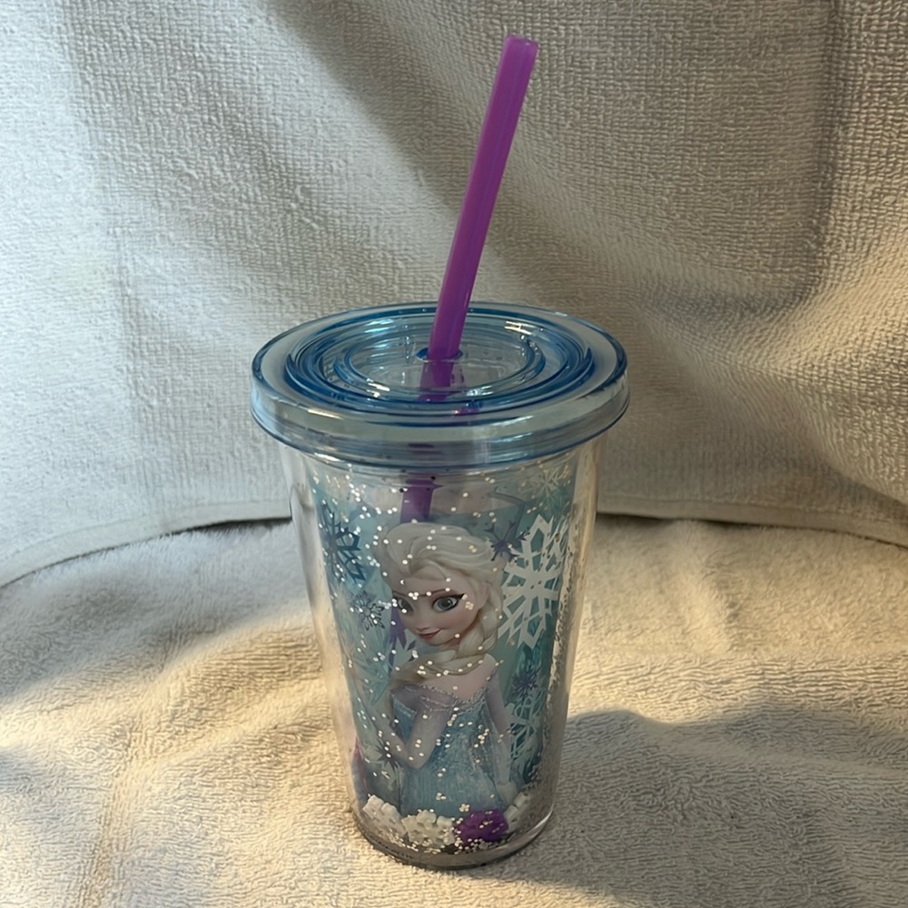 NWT Frozen Elsa snowglobe tumbler cup with straw.  Rare, vintage and unused.